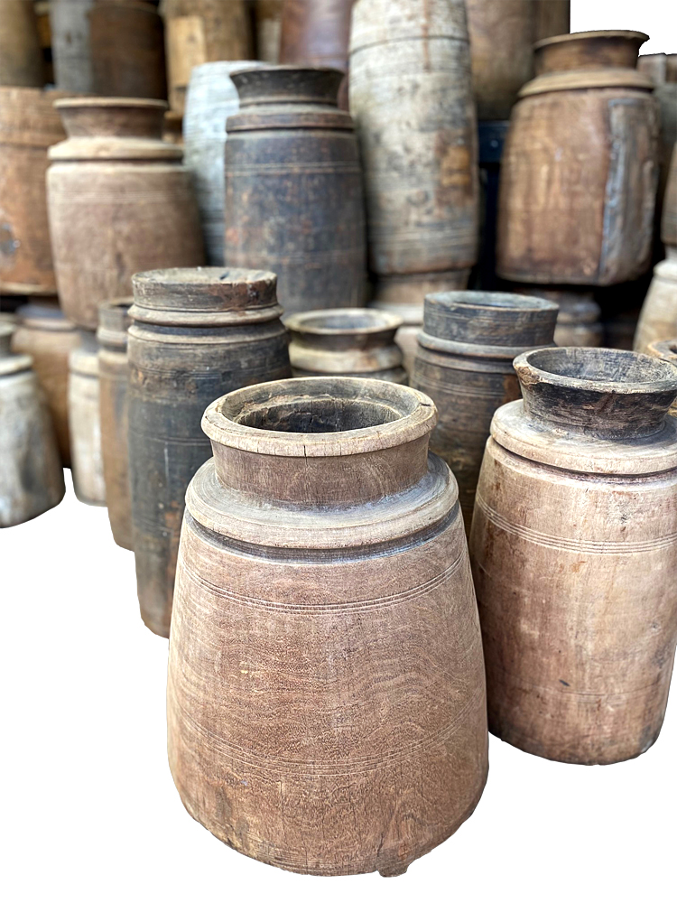 Oude houten pot Nepal
