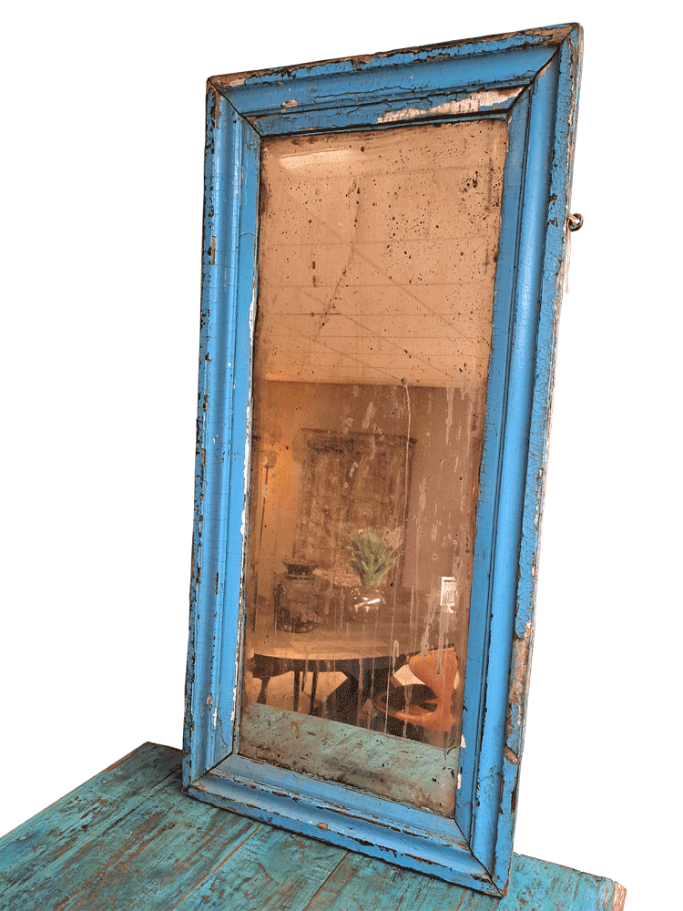 Oude spiegel met blauw frame